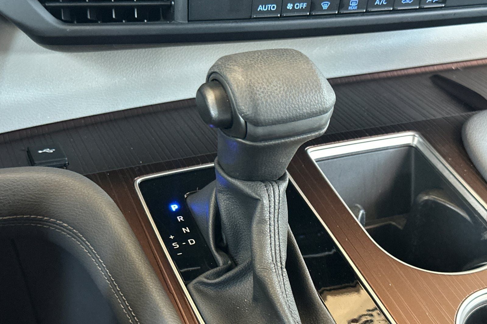 2024 Toyota Sienna LE 8 Passenger