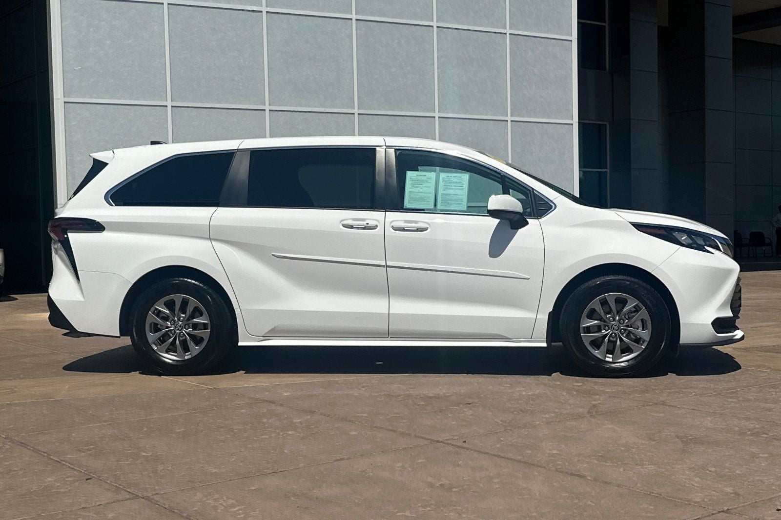 2024 Toyota Sienna LE 8 Passenger