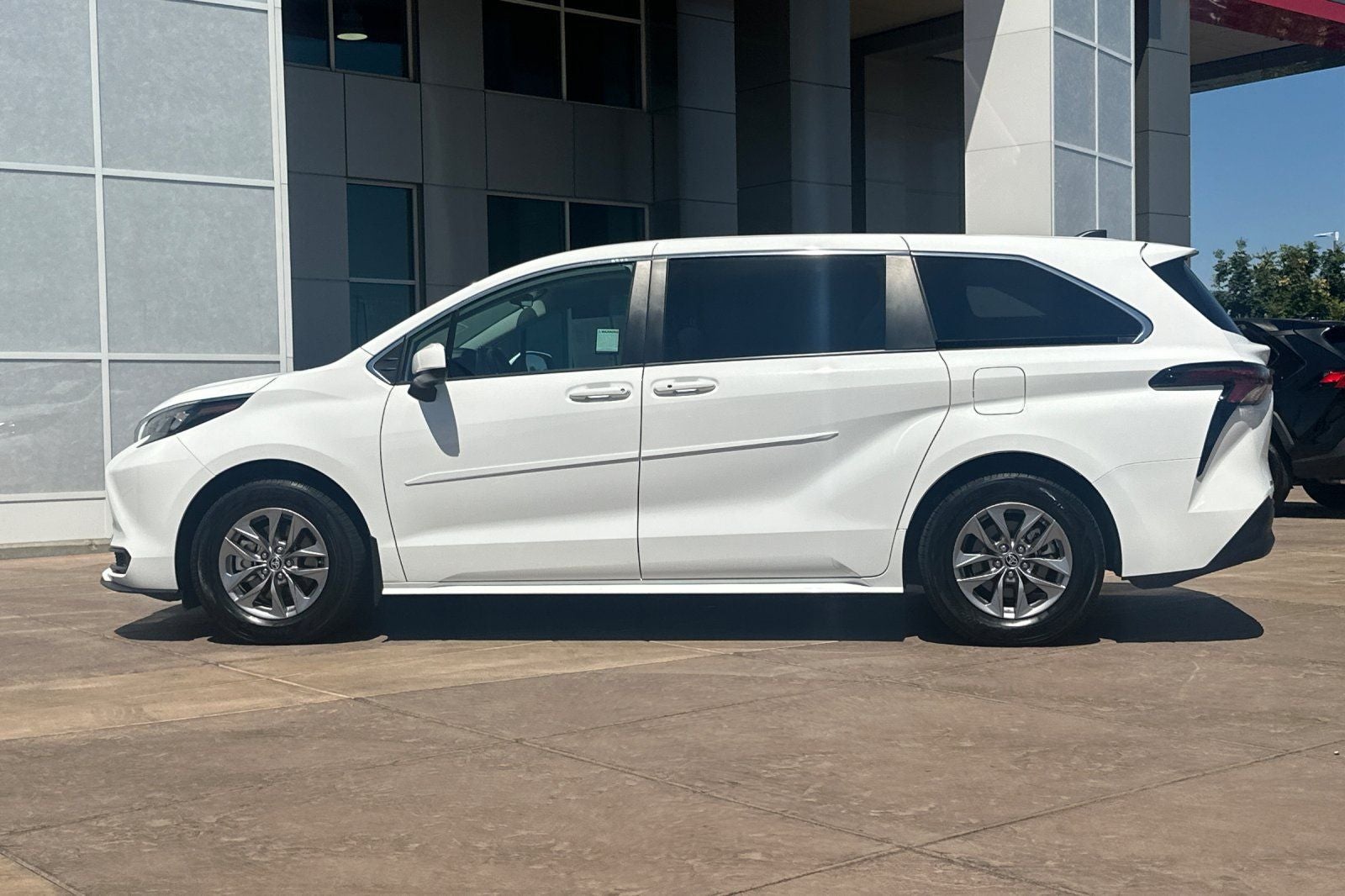 2024 Toyota Sienna LE 8 Passenger