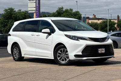 2024 Toyota Sienna LE 8 Passenger