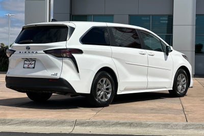 2024 Toyota Sienna LE 8 Passenger