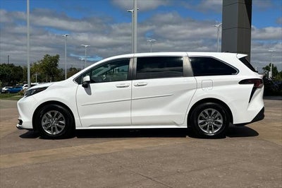 2024 Toyota Sienna LE 8 Passenger
