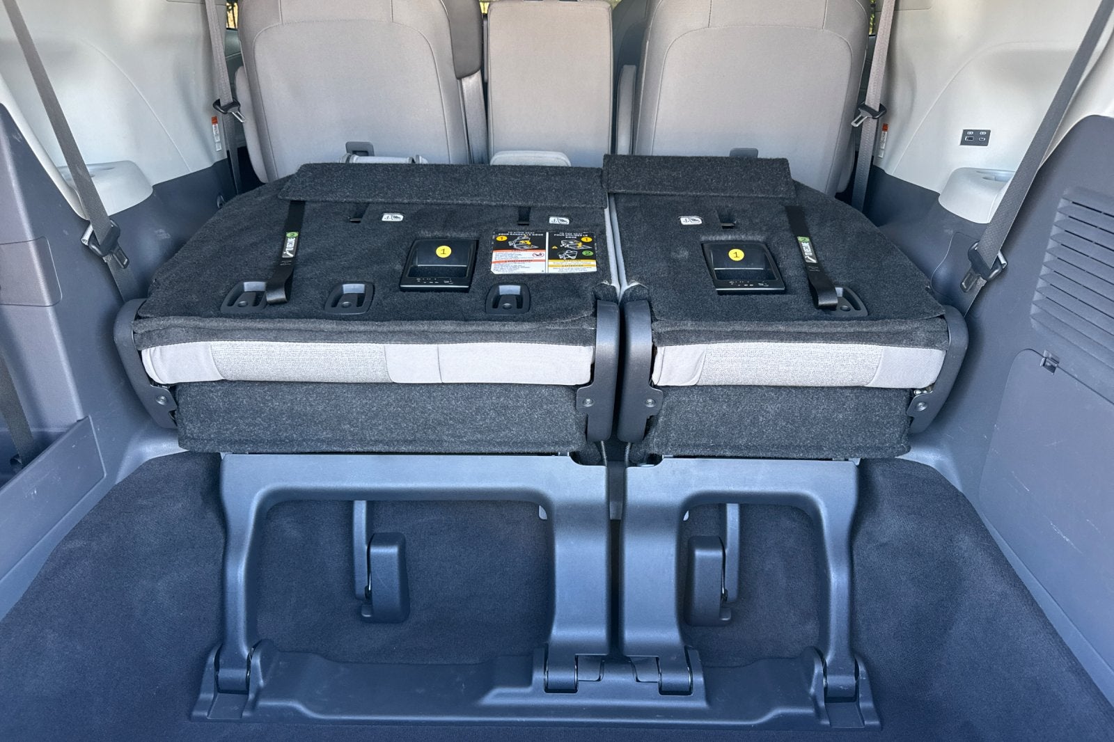 2024 Toyota Sienna LE 8 Passenger