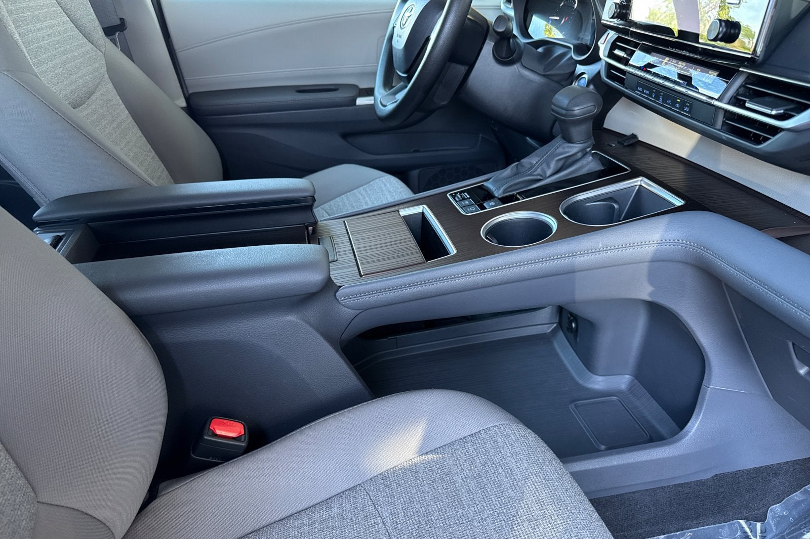 2024 Toyota Sienna LE 8 Passenger