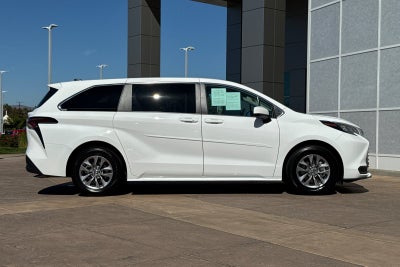 2024 Toyota Sienna LE 8 Passenger
