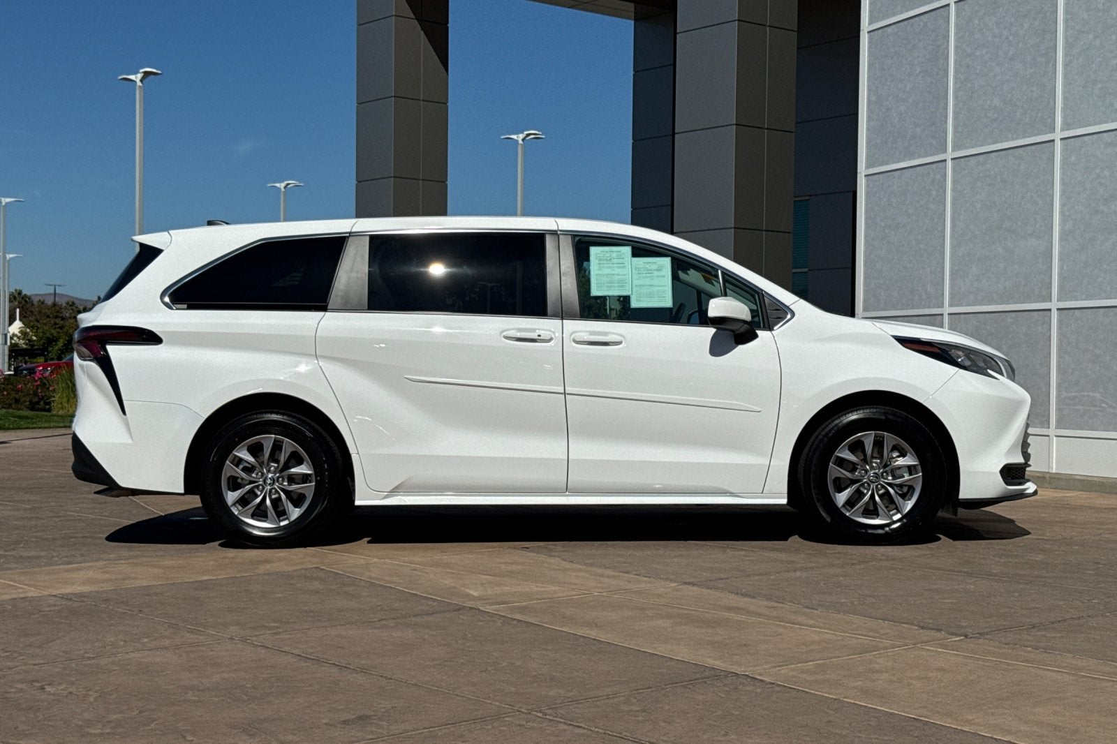 2024 Toyota Sienna LE 8 Passenger