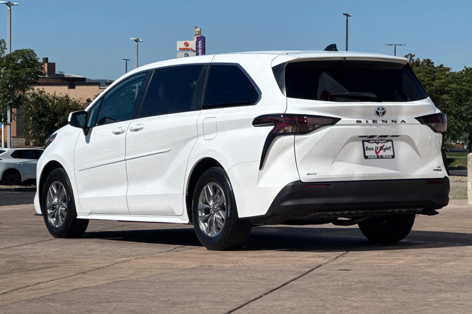 2024 Toyota Sienna LE 8 Passenger