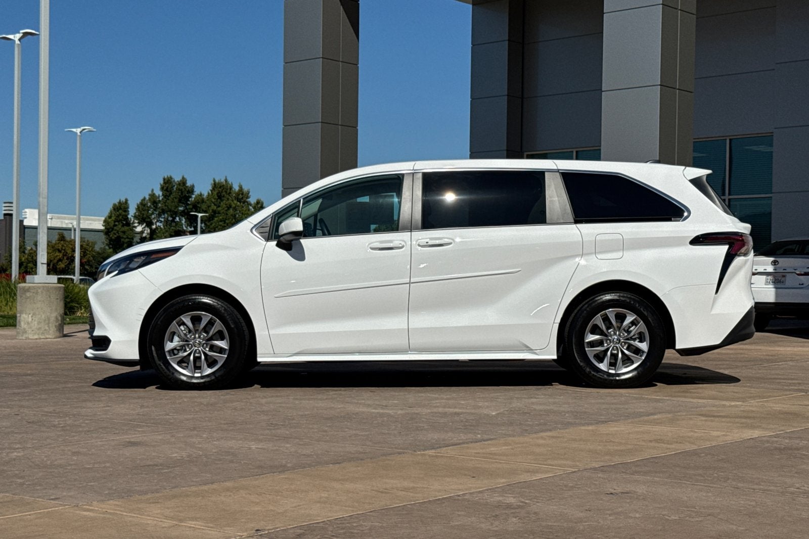 2024 Toyota Sienna LE 8 Passenger