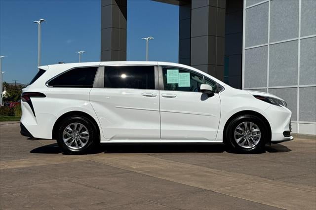 2024 Toyota Sienna LE 8 Passenger