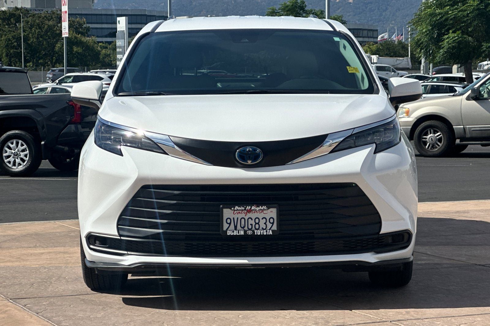 2025 Toyota Sienna LE 8 Passenger