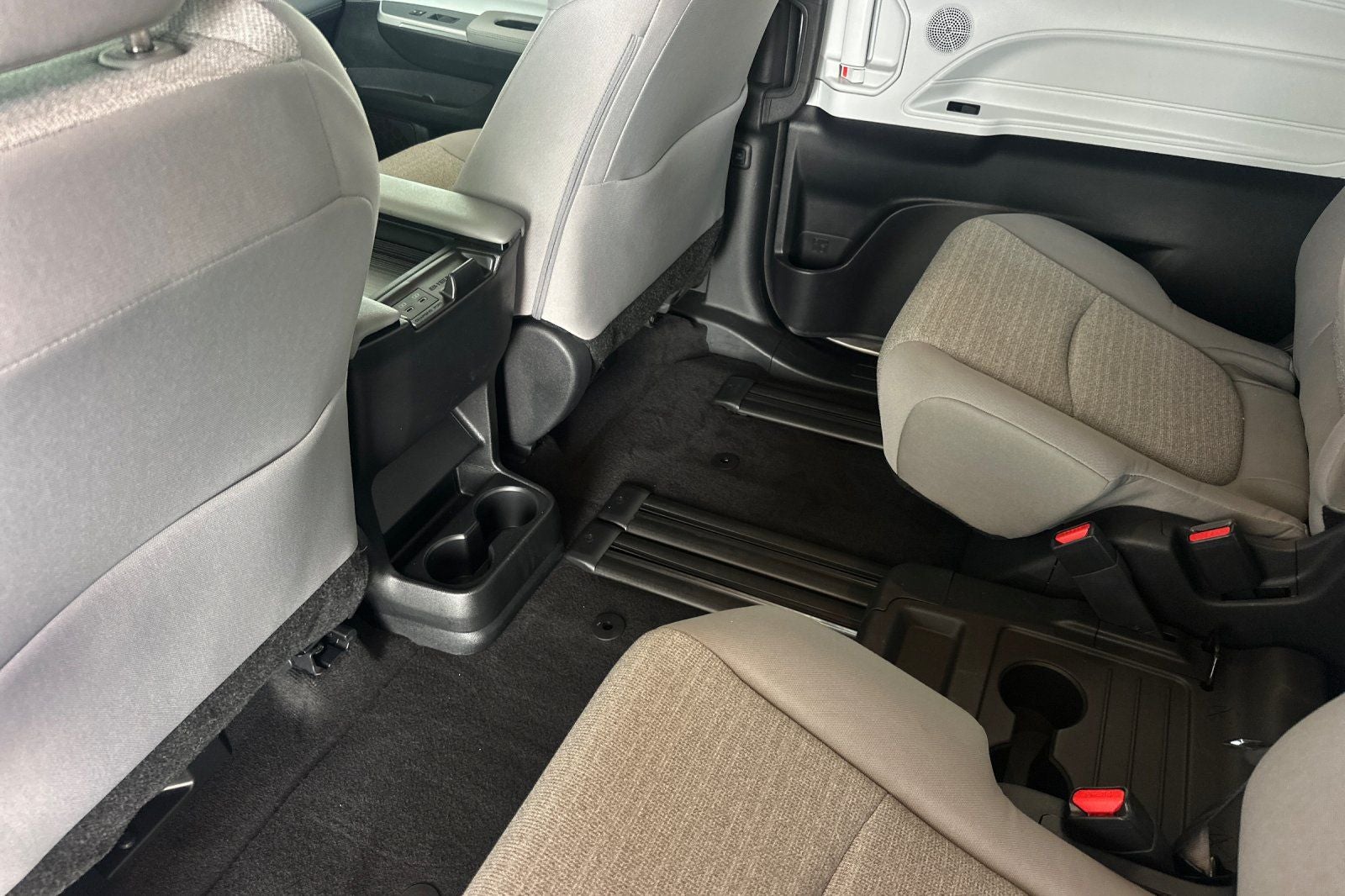 2025 Toyota Sienna LE 8 Passenger