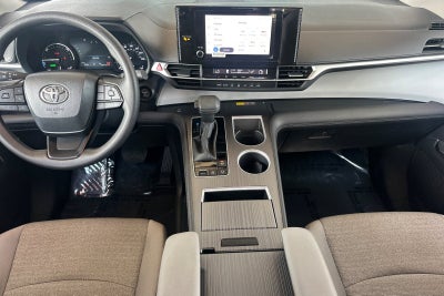 2025 Toyota Sienna LE 8 Passenger
