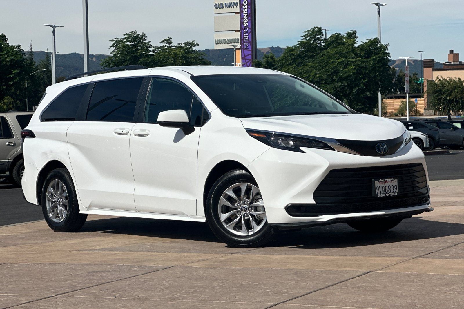 2025 Toyota Sienna LE 8 Passenger