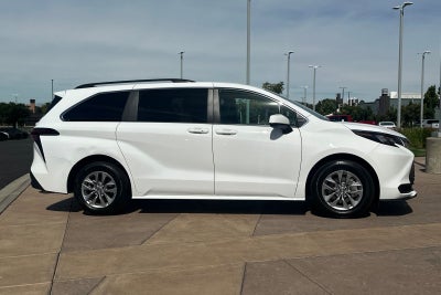 2025 Toyota Sienna LE 8 Passenger