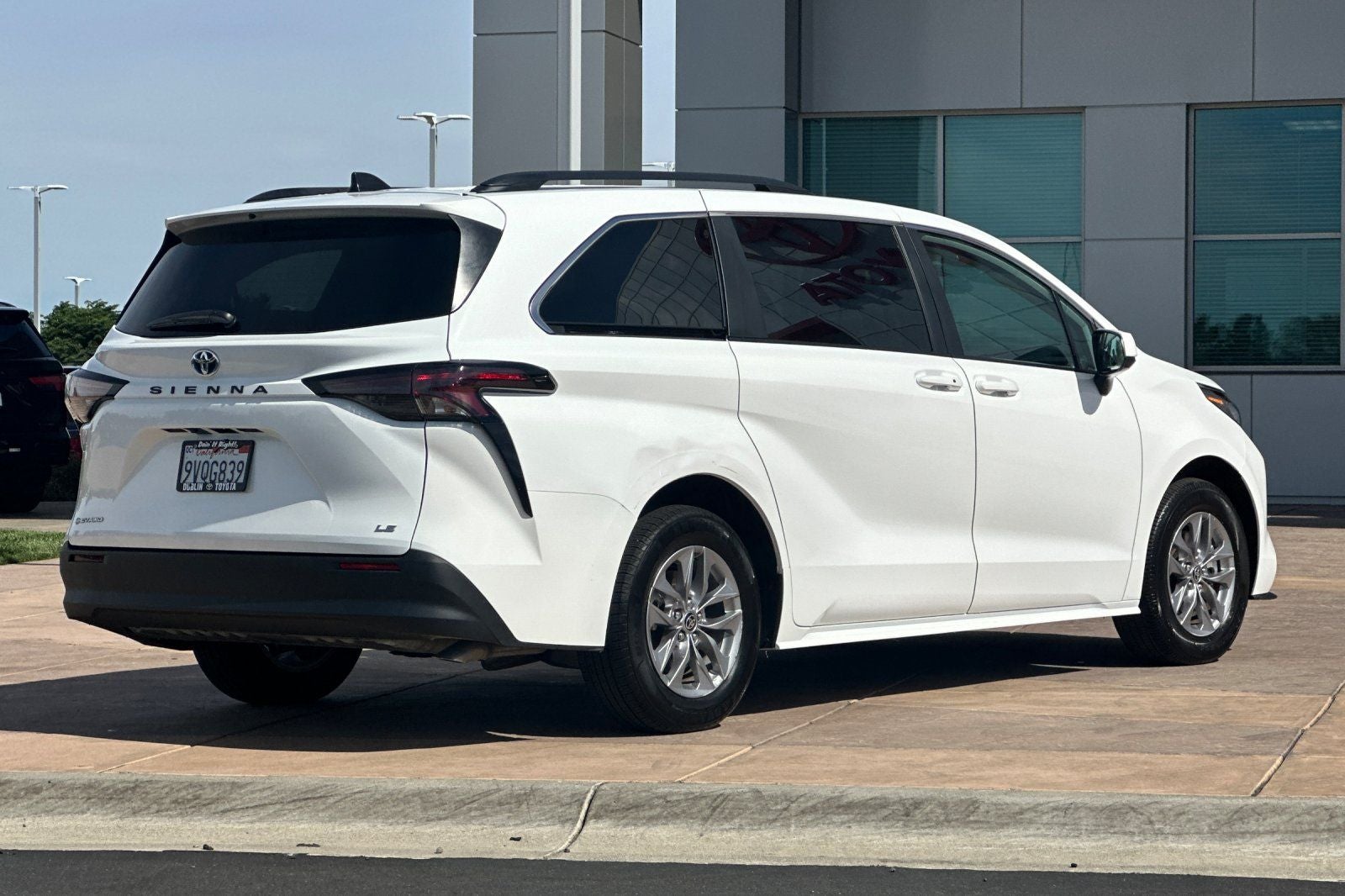 2025 Toyota Sienna LE 8 Passenger