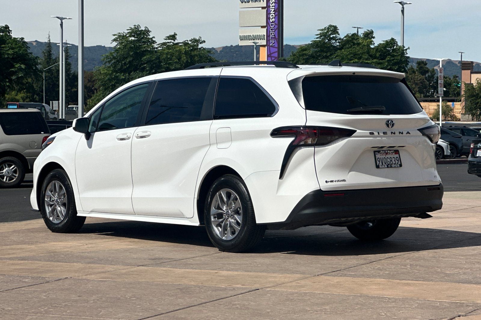 2025 Toyota Sienna LE 8 Passenger