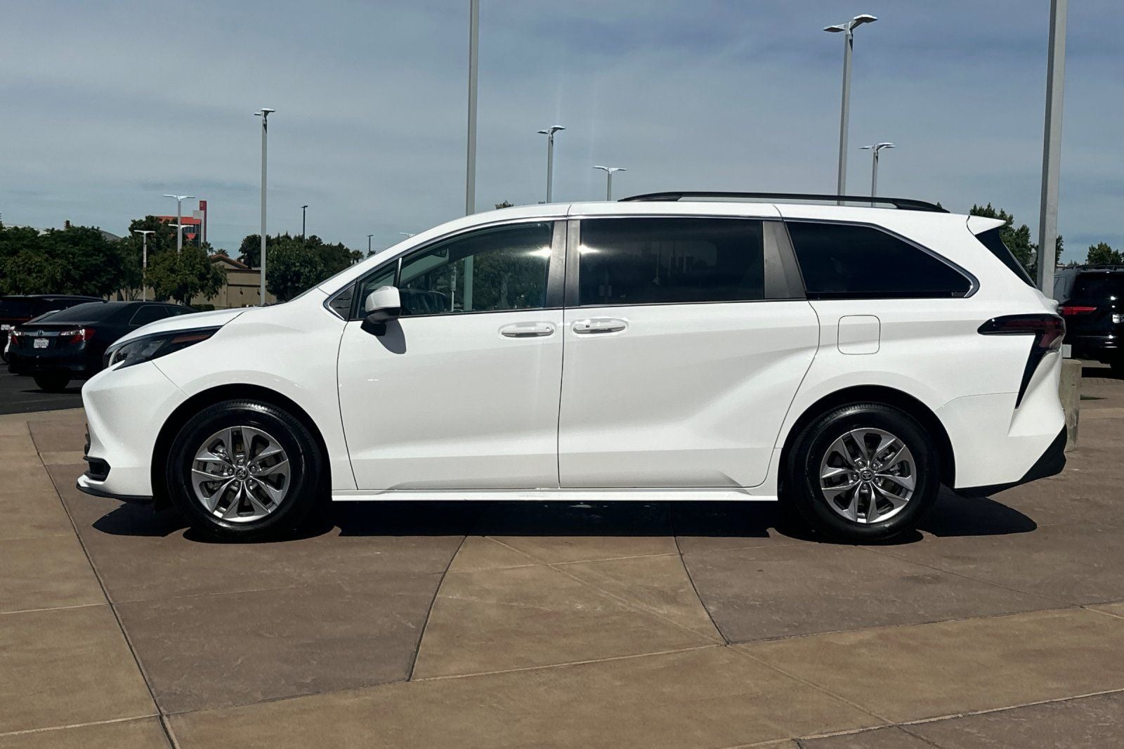 2025 Toyota Sienna LE 8 Passenger