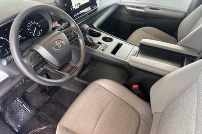 2025 Toyota Sienna LE 8 Passenger