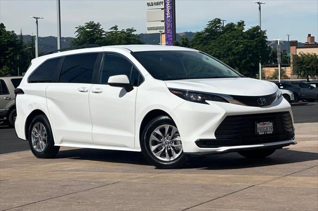 2025 Toyota Sienna LE 8 Passenger