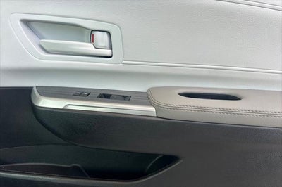 2025 Toyota Sienna LE 8 Passenger
