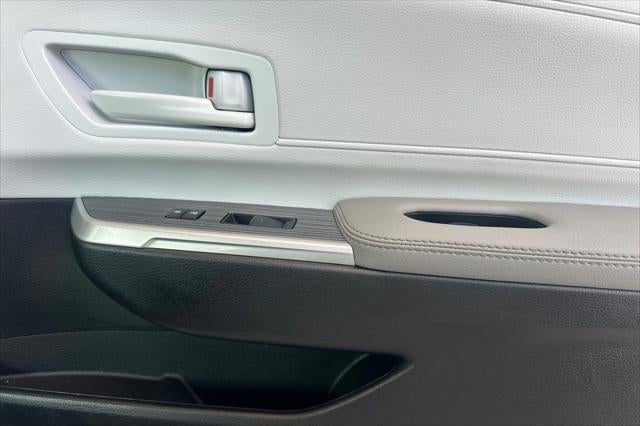 2025 Toyota Sienna LE 8 Passenger