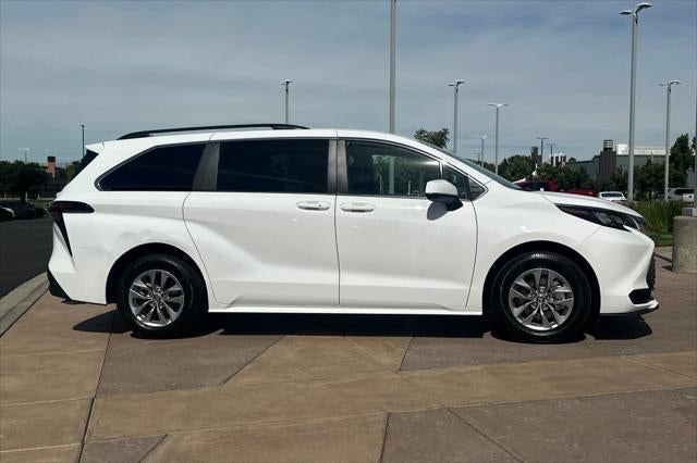 2025 Toyota Sienna LE 8 Passenger