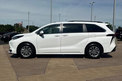2025 Toyota Sienna LE 8 Passenger
