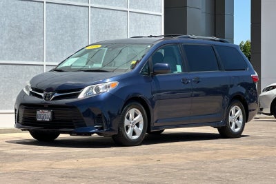 2018 Toyota Sienna LE 8 Passenger