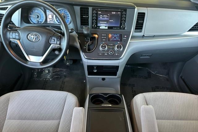 2018 Toyota Sienna LE 8 Passenger