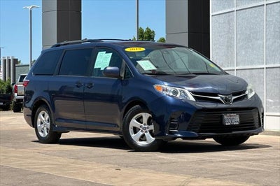 2018 Toyota Sienna LE 8 Passenger