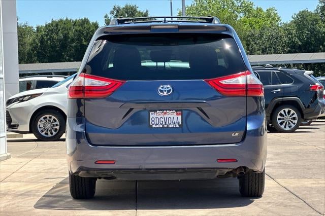 2018 Toyota Sienna LE 8 Passenger