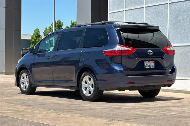 2018 Toyota Sienna LE 8 Passenger