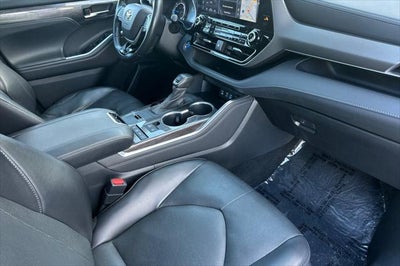 2022 Toyota Highlander Hybrid Limited