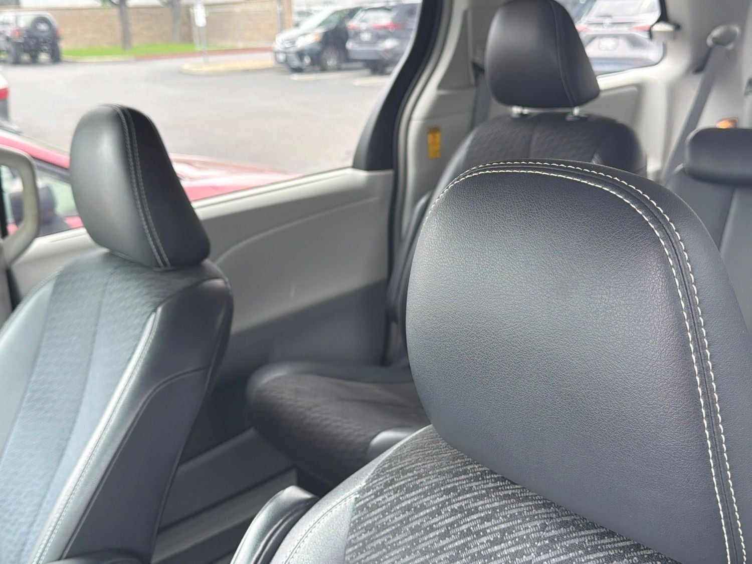 2014 Toyota Sienna SE 8 Passenger