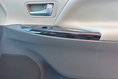 2016 Toyota Sienna XLE 8 Passenger