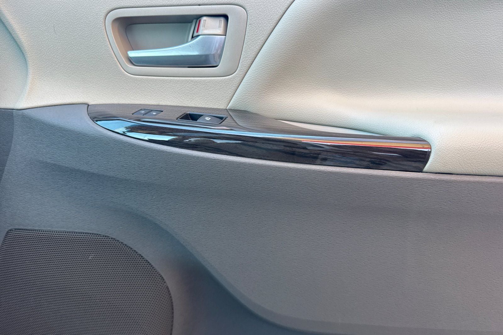 2016 Toyota Sienna XLE 8 Passenger