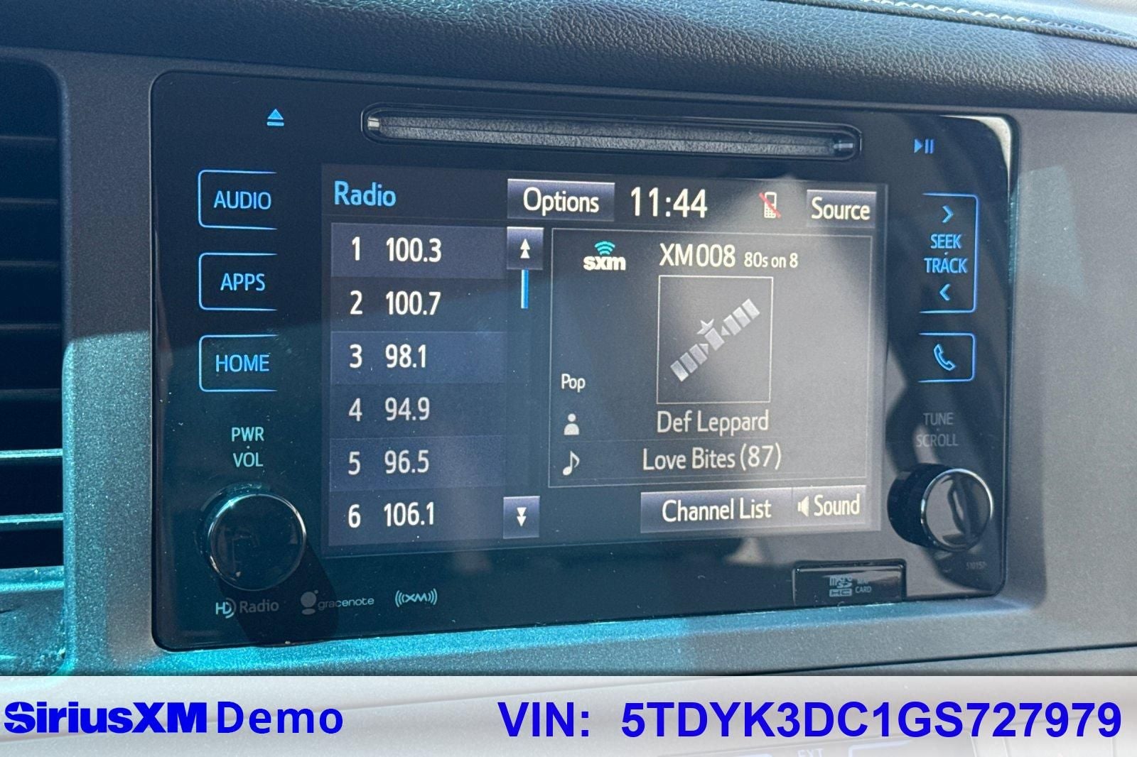 2016 Toyota Sienna XLE 8 Passenger