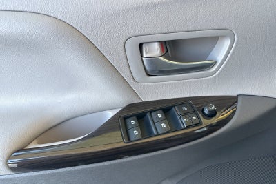 2015 Toyota Sienna XLE 8 Passenger