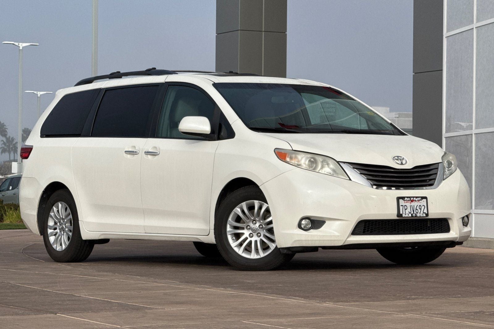 2015 Toyota Sienna XLE 8 Passenger
