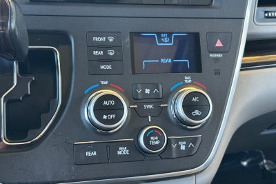 2015 Toyota Sienna XLE 8 Passenger