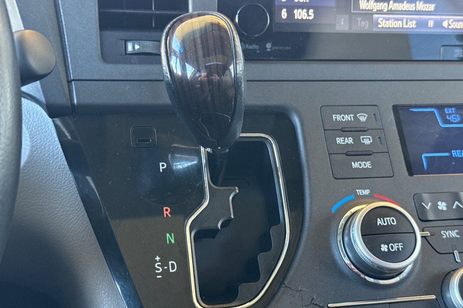 2015 Toyota Sienna XLE 8 Passenger