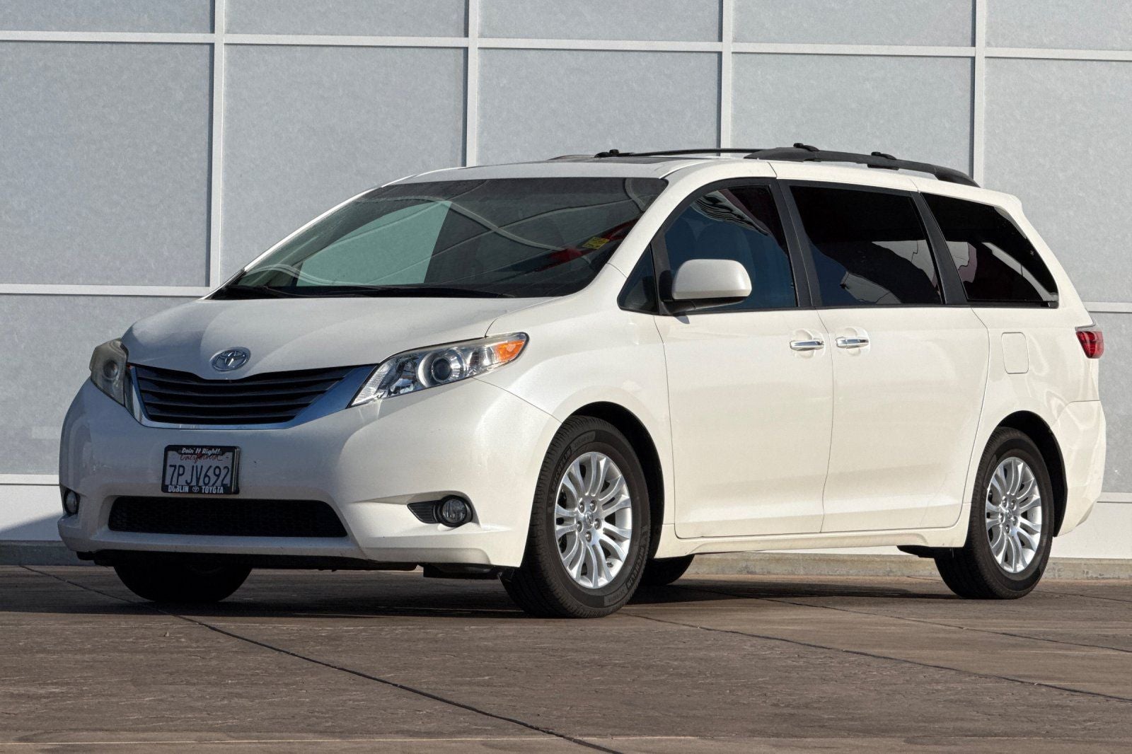 2015 Toyota Sienna XLE 8 Passenger