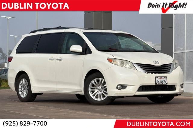 2015 Toyota Sienna XLE 8 Passenger