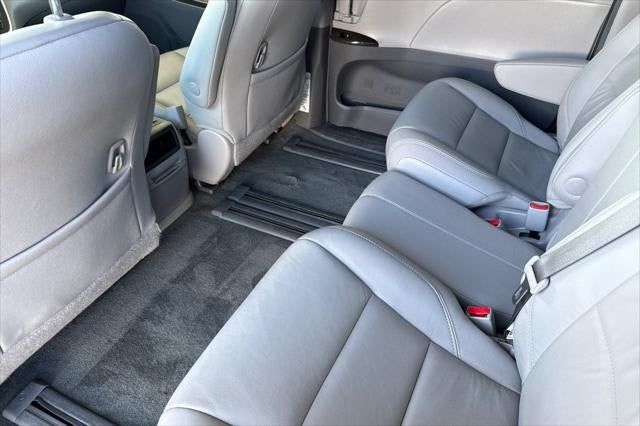 2015 Toyota Sienna XLE 8 Passenger