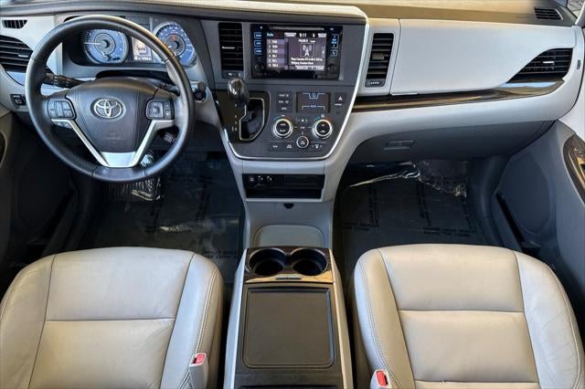 2015 Toyota Sienna XLE 8 Passenger