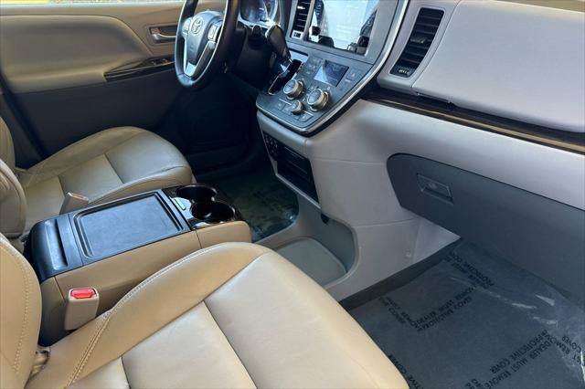 2015 Toyota Sienna XLE 8 Passenger