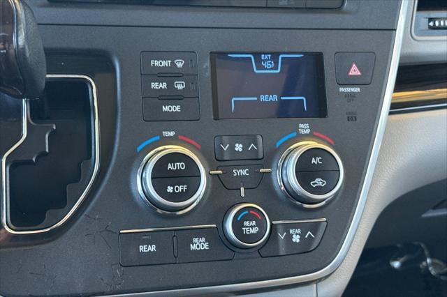 2015 Toyota Sienna XLE 8 Passenger