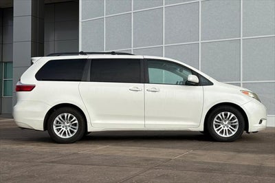 2015 Toyota Sienna XLE 8 Passenger