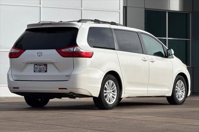 2015 Toyota Sienna XLE 8 Passenger