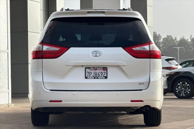2015 Toyota Sienna XLE 8 Passenger